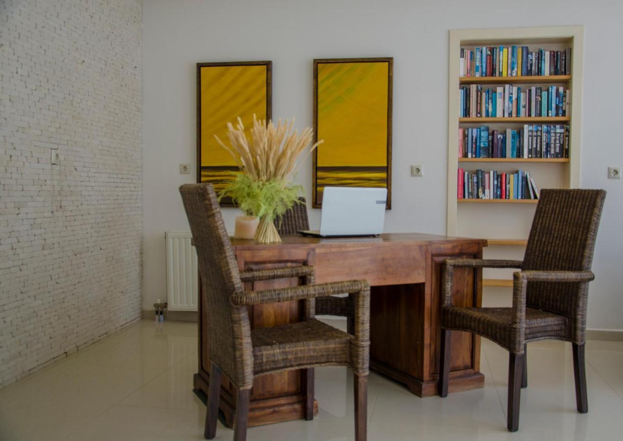Myrthe Apartments 米尔托斯 外观 照片
